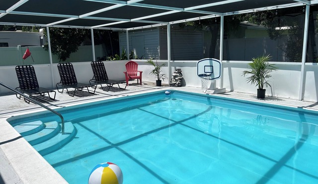 NEW Remodeled Pool Home w/Mini Golf By Downtown