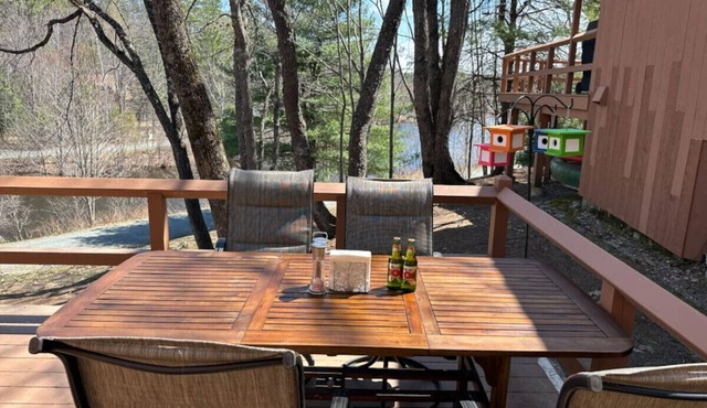 NEW! Renovated 3BDLakehouse w Kayaks fully stocked