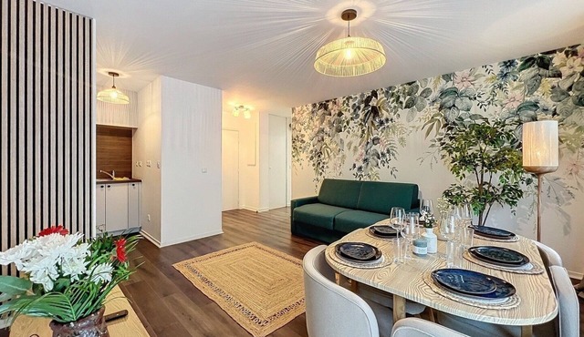 New Renovated Apartment at DISNEYLAND, 1 min walk from RER with free PARKING