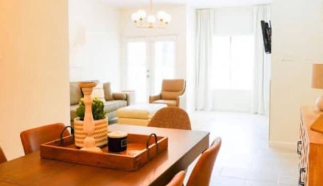 New renovated condo/lake view in Energy Corridor