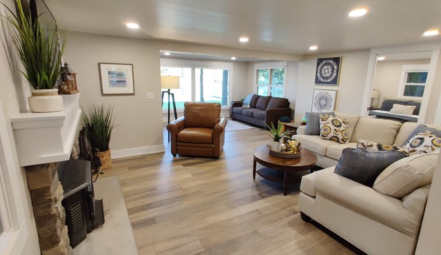 NEW - Renovated Cottage on Beautiful Bills Lake