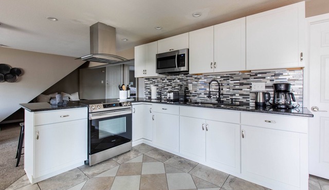 NEW Renovated Guest Suite | 30 min to DIA & DEN