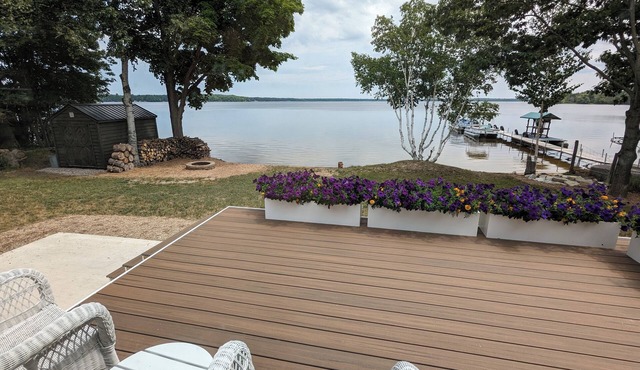 NEW! Renovated lakeside cottage with a private sandy beach. Great Location!