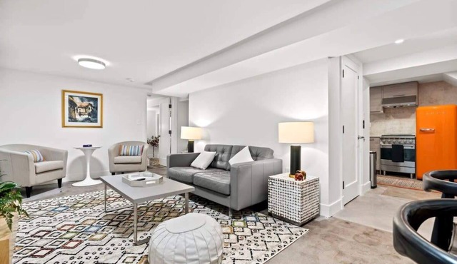 New Renovation 1BR with Patio & Parking