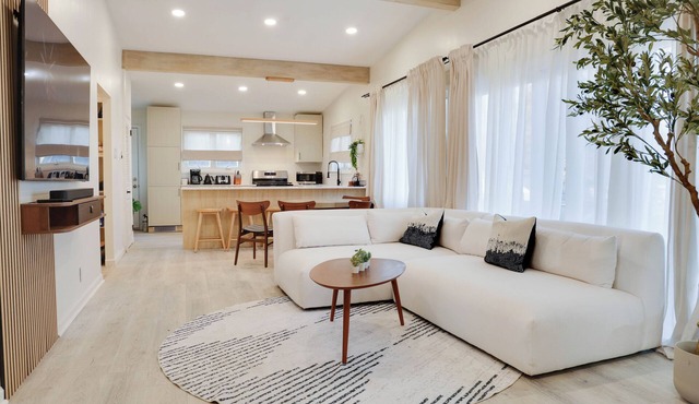 New Renovation 3 minutes to Ambler downtown & train station to Philladelphia