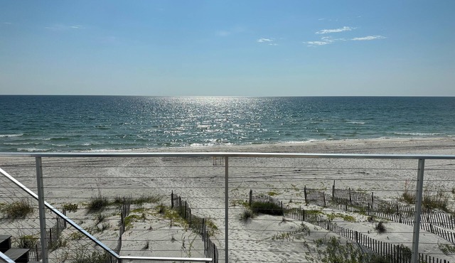 New rental 1 level on Beach Sunset Sunrise Views & Huge Deck furthest NORTH Cape