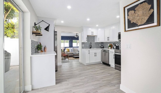New Rental 4 min walk to beach access Short stays!