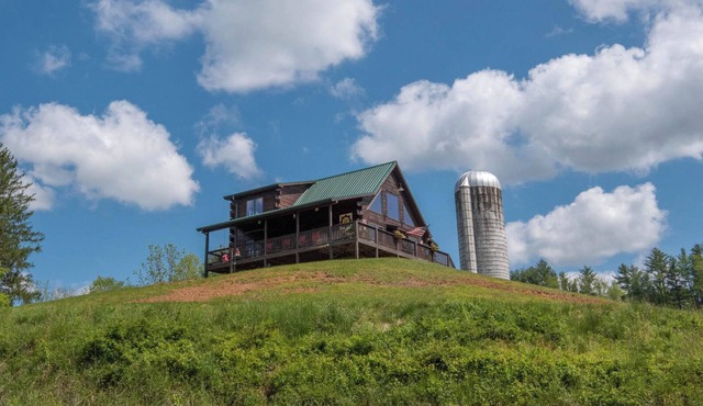 NEW RENTAL Cabin By the New River! Hot Tub - Ping Pong - Foosball - Short walk to River