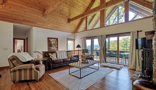 New Rental : Enjoy Lake Glenville & Mountain Views from Hilltop Haven