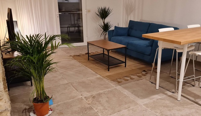New rental in the heart of the village near Avignon