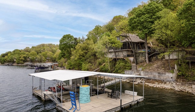 *NEW RENTAL! Lakefront house with firepit and private dock!