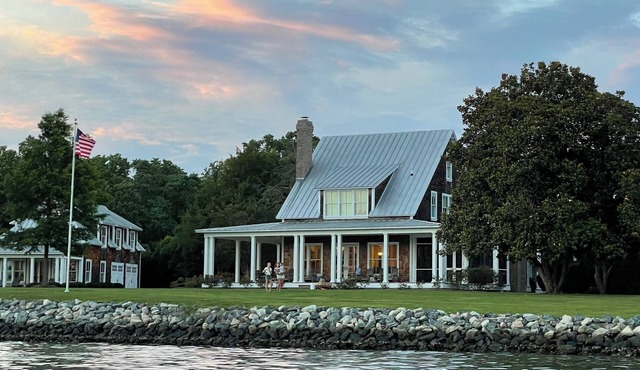 NEW RENTAL: STUNNING WATERFRONT HOUSE ON 11 ACRE PENINSULA