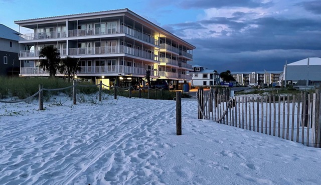NEW RENTAL! Surfside #11, Beautiful Beachfront Condo. Allergy Friendly:No Pets.