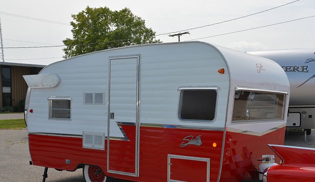 New Reproduction of 1962 Airflyte in Lakeside Vineyard