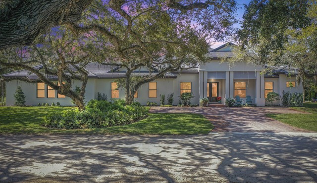 New resort-like island beach home with GOLF CART - seats 6-8 people.