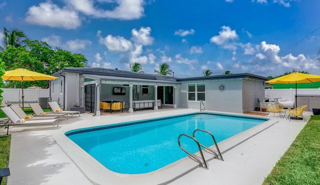 New! Resort-style home & heated pool Newly renovated-Great location in SoSo WPB!