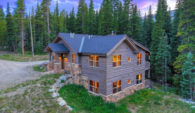 NEW Riffel's River Retreat- Elegant, Dog-Friendly, Mobility-Friendly!