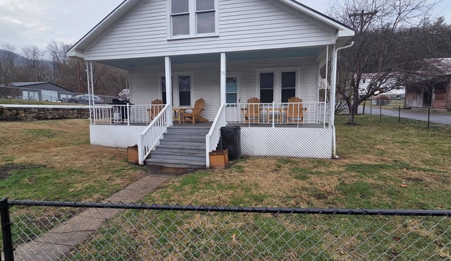 New River Gorge Riverview Home in Meadow Creek. 3 bedroom, 1 bath, fenced yard