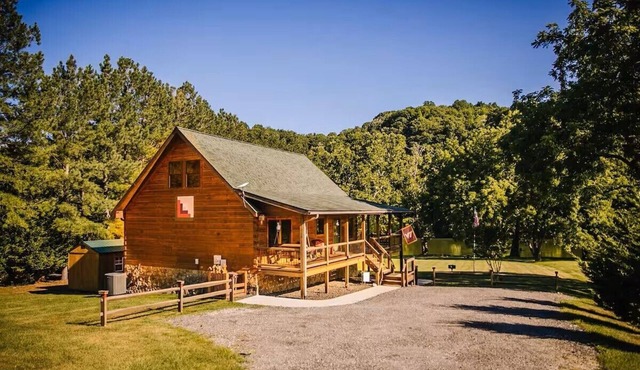 New River Log Cabin Riverfront Sauna Jet Tub Pet Friendly Sleeps 6
