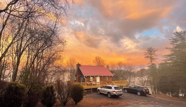 New River mountain cabin, sleeps 9