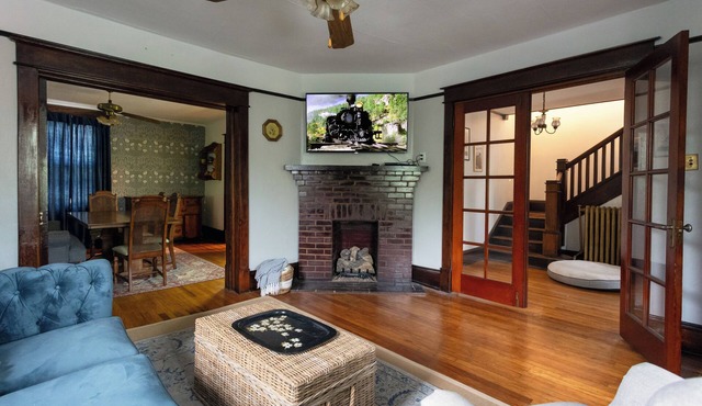 New River Railhouse: Historic 3 bed on the New River Gorge - New for July 2025