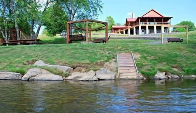 New River Retreat Lodge - Riverfront Luxury | 6 Primary Suites | Gourmet Kitchen | Sleeps 12