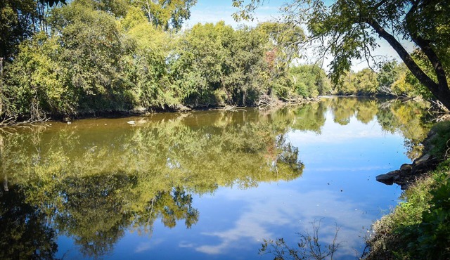 New! River Retreat! Spacious home on the Little Pigeon River!