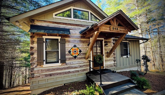 New River secluded log cabin, Lansing/West Jefferson