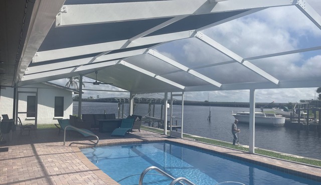 NEW - River Sister: Beautiful 3/2.5 home overlooking Myakka River