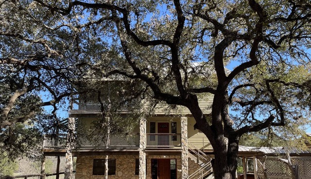 New*Riverfront*Hot tub*Sleeps 10 - Texas Hill Country