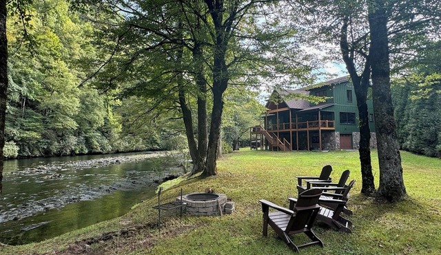 New Riverfront Retreat – Ultimate Privacy, Stunning Views, & Dog-friendly!