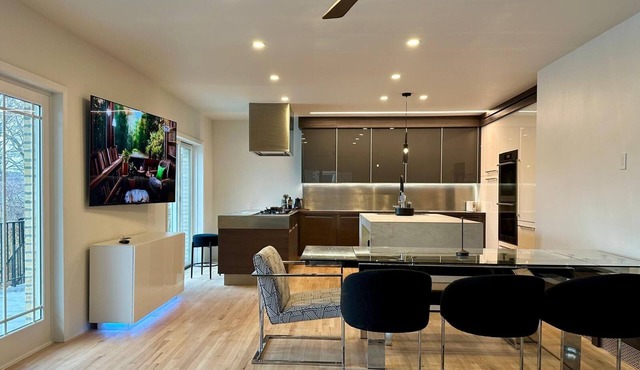 New Riverside Home Close to Manhattan, Spacious, Billiards