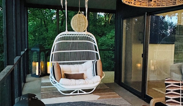 NEW! Riverstone A Luxury Waterfront Treehouse - Sweeping Views on 2.5 Acres