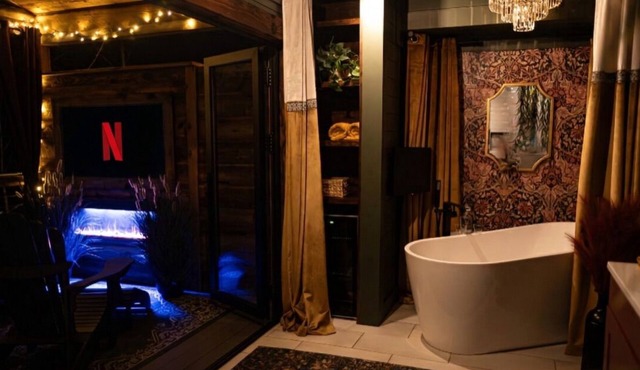 New Romantic Adults Only Covered Hot Tub w/TV & FP