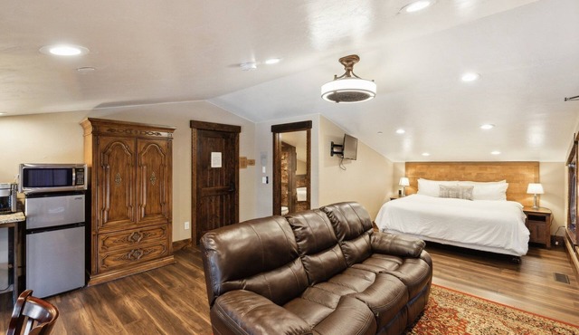 NEW! Room 31 - Sunset Suite by Zion Cliff Lodge