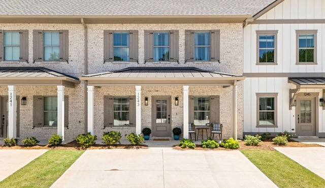NEW! Rooted In Auburn - 2BR/2.5BA Townhome 1.5 miles from AU campus!
