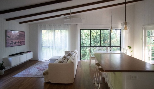 New Rosemount Treetops Retreat - Centrally Located to Beaches and Hinterland