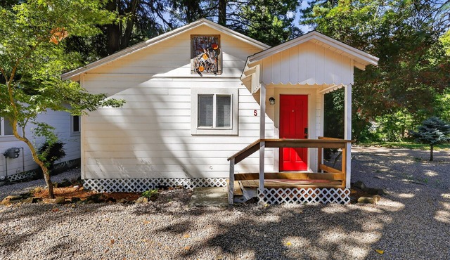 NEW! Rouge Cobb Mountain Hotel - Cabin 5