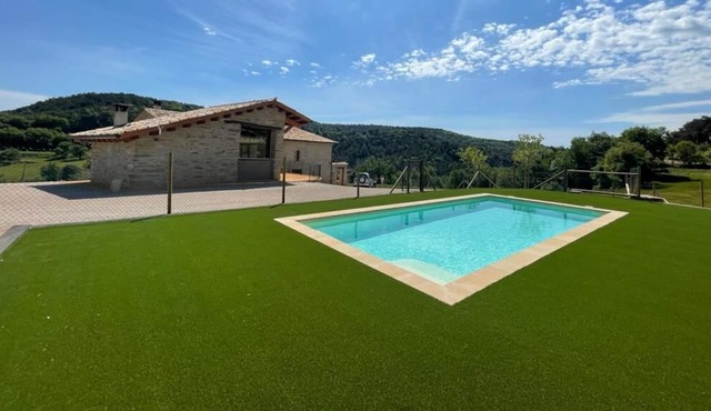 New rural house, near Barcelona, with swimming pool and natural surroundings