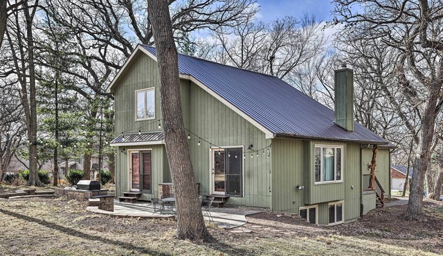 NEW! Rustic Family Home w/ Grill, 25 Mi to Omaha!