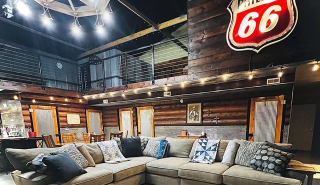 New Rustic Retreat, Firepit & Games, Hiking, Boating & Fishing near Lake Rathbun