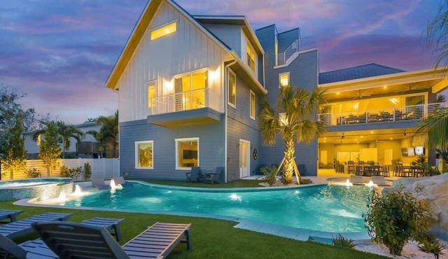 New-Sabal Estate–2 Homes–Pools–Rooftops–Sleeps 41