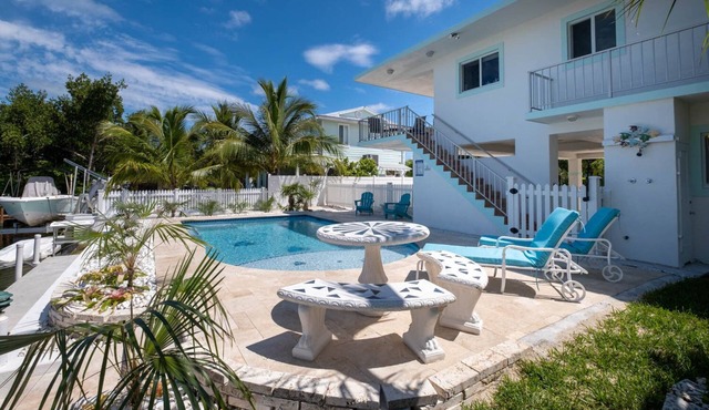 New saltwater pool, pet friendly, waterfront house with dock