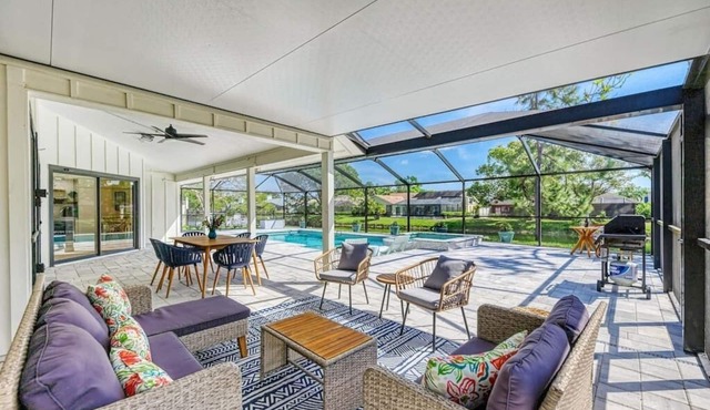 NEW Saltwater pool/spa home! Close to IMG, beaches