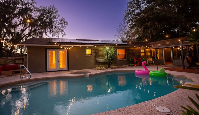 New! Saltwater pool home with hot tub, game room, and outdoor games!