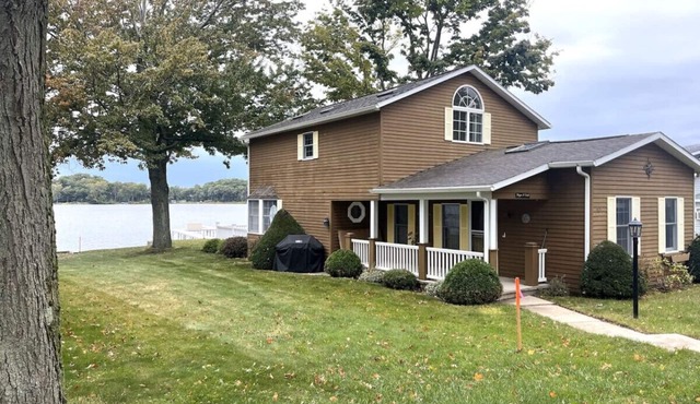NEW Sandy Pond Lake House - Sleeps 8!