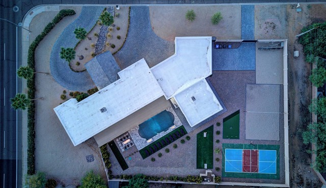 NEW Scottsdale 7BR Luxury Estate - Pool, Spa, Pickleball - Sleeps 24