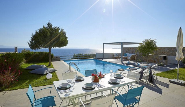 New Sea Side Villa with private pool and great views. Amazing for families