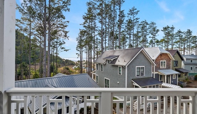 *New* Seabrook's Solitude: Private Hot Tub & Dog Friendly