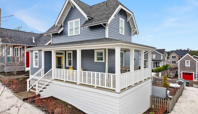*New* Seabrook's Time Out: Hot Tub, Close to Pool!